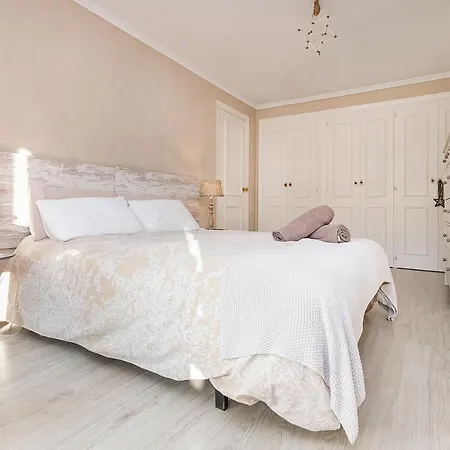 Bhost - Center Apartment *